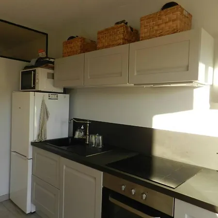 Bormes-les-mimosas, 2 Pieces, 4 Personnes - Fr-1-251-596 Lägenhet